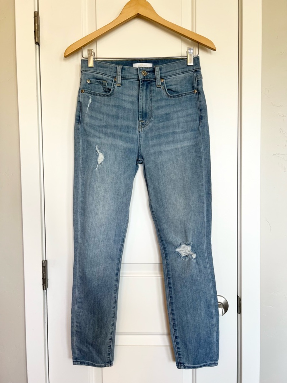 7 for all Mankind light wash distressed skinny jeans Size 26 Grunge Casual denim